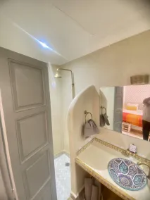 Yellow room - Image 2