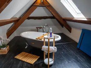A beautiful house overlooking the Nantes-Brest canal in the medieval town of Josselin - Image 3