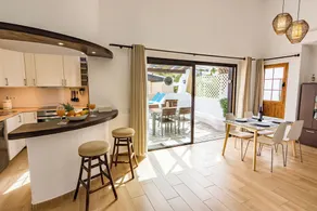 Beautiful bungalow with charm, with terrace and garden - Image 4