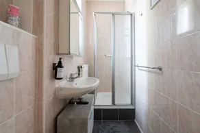 Central in Leoben | 60m² | University & train station nearby | For 6 people | Self check-in 7/24 - Image 3