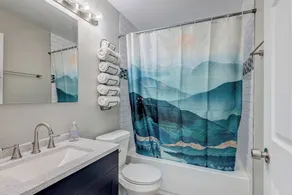 Cozy Family Home with Large Yard near Quincy reservoir - Image 2