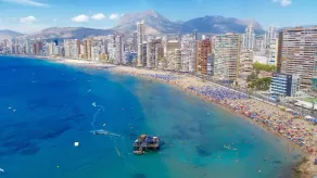 Sea front 100 sqm luxurious condo with stunning views of Benidorm - Image 4