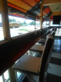 Lakers Tavern Lounge - Image 4
