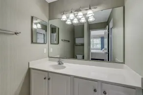 Pet Friendly | Beautifully Furnished 2nd Floor SailmakerTownhome | 2.5 Minute Walk to the Beach - Image 3