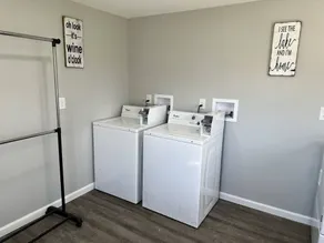 1 Bed 1 Bath Suite On Strip - Image 3
