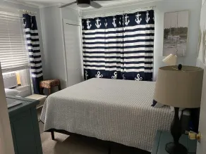 Ground Floor Beach Cottage, block from ocean, shops & restaurants  - Image 5