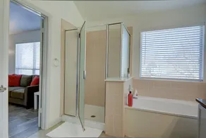 ONE STORY #Rental #Hospital #Nurses #Lackland #BMT  #SixFlags #JBSA #Riverwalk - Image 4