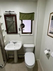 'Little Bay Getaway' Cottage near Beach & Park - Image 4