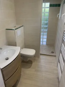 MAS DE CHARME SUR 4000m2, PISCINE PRIVEE, PLAGE A 200m, CALME\n4 CHAMBRES 4 SDB - Image 2