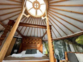 The Yurt - A modernised yurt with four poster bed and bathroom - Image 5