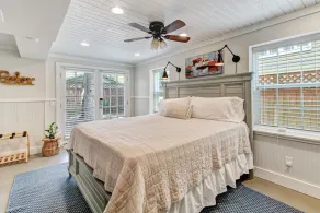 Coastal getaway!Steps from beach and dining! - Image 4
