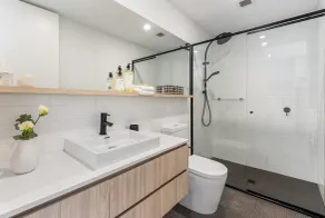 Elegant 2-Bedroom, 2-Bathroom Apartment at Caulfield Park with Balcony & Parking - Image 5