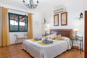 Casa de vacaciones \"La Casona\" con terrazas privadas, piscina compartida y Wi-Fi - Image 5