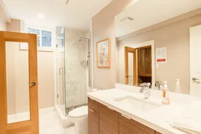 The Hudson House ❤️Luxurious 8 BR + 6 BA in Central Van with Jacuzzi and Sauna ❤️ - Image 3