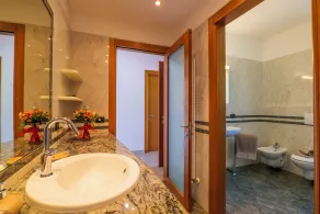 2½-zimmer-wohnung mit Großem Balkon mit Seesicht und Parkplatz - Image 4