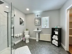 Comfort Elevated • Hot Tub • King Suite • Direct Trail Access • In Town • WiFi - Image 4