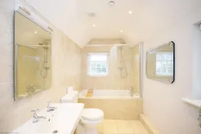 St Pancras - Chichester  -  a town house that sleeps 6 guests  in 3 bedrooms - Image 5