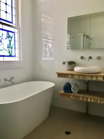 Kun en kort gåtur til floden og kun minutter til den fantastiske surfstrand - Image 3