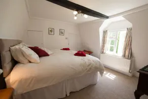The Wobbin, Remote, Comfort, Sea Views and the beautiful Essex Marshes - Image 5