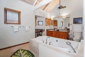 Kona Oceanfront - Gorgeous Quiet Sleeps 6 - Image 3