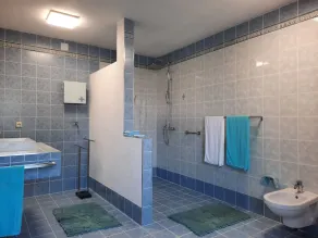 Gemütliche Wohnung in ruhiger Lage - 76m² mit 31m² Terrasse und Großem Parkplatz - Image 3