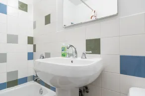 2 Bed Apt Ideally Located in UES of Manhattan - Image 2