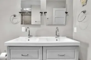 Farmhouse at Turtle Creek by Oak Island Accommodations - Image 3
