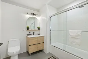 5 Minutes to Prudential Center...Luxury 1BR King**20 min - Image 2