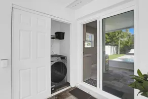 Tropical Villa. feels like paradise. private, peaceful, and central to many stores. - Image 2