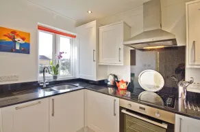 Marlow Apartments No 5- Two Bedroom Apartment - Image 4