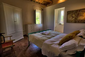 Large historic villa with pool, panoramic views surrounded by greenery - Image 5