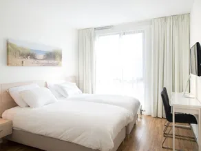 Two room apartment overlooking the harbor - Image 5