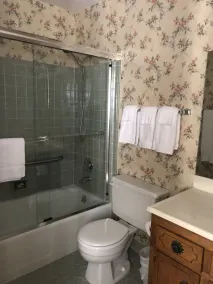 Mama's House has a Garage &  Sparkling Clean.  4 bedrooms 3 baths. sleeps 8      - Image 2