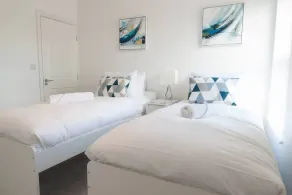 The Comet - A Home with 4 Bedrooms and 3 Bathrooms near Alton Towers for You - Image 4