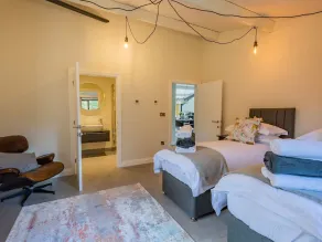 QUANTOCK BARN, pet friendly, country holiday cottage in Honiton - Image 4