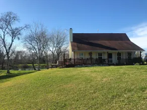 Country home located near Bellville/Sealy only 60 minutes from Houston, Tx - Image 4