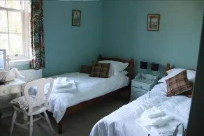 Beautiful location, lots of outside and inside space, stunning views and Pub - Image 4