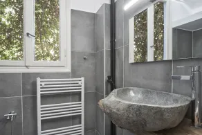 Stylish Apt in the City Center  - Image 3