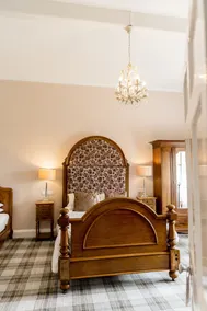 Junior Suite-Family-Private Bathroom-Garden view-East Wing - Image 4