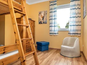 This holiday home has a living space of 110 m², sleeps up to 6 people, two parki - Image 2