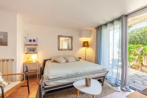 Apartamento 'Logement De Charme Les Araucarias' con piscina compartida, terraza privada y Wi-Fi - Image 4
