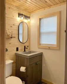 The BL Cottage - Lake Getaway with Panoramic Views, near Cascade Mountain - Image 3