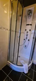 AMAZING 5 BEDROOM HOUSE FOR 9 - Image 5