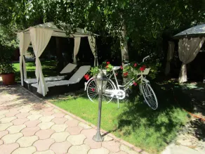 Large luxury apartment in a highly sought after 4 star complex within 5 minutes - Image 5
