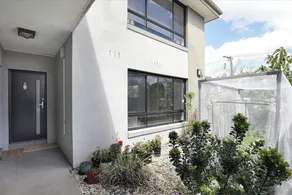 Walk to the Zoo! Ideal location close to all amenities. - Image 5
