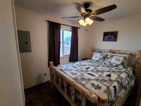 Comfortable cabin with a view - close to Glacier National Park - Image 3
