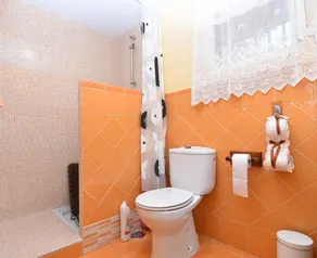 Apartment on the semi-private beach, terrace with sea views and WIFI - Image 3