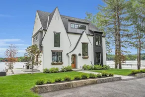 VRBO Top 10 of 2024!- Copley's Lakefront Cottage on Lake Monomonac - Image 4