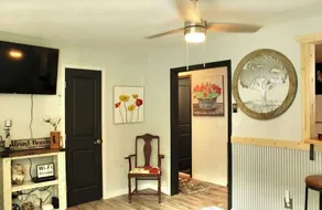 Getaway1: king Bed,Minutes from Greenbrier Bike Trail and River; Pet Friendly - Image 2