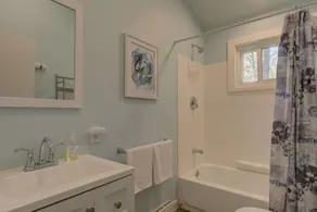 Renovated Modern Chalet - Swim, Hike, Bike, Fish, Ski, Skate, Shop, Dine, Relax! - Image 3